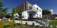 Dom v užšom centre Zvolena žiari novotou