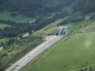 Tunel s jednou rúrou má dĺžku 4 975 metrov